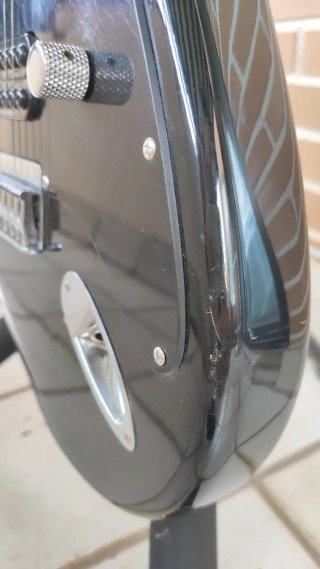 Squier Stratocaster Tom DeLonge Negra 2002