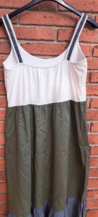 Vestido de verano blanco, verde y azul