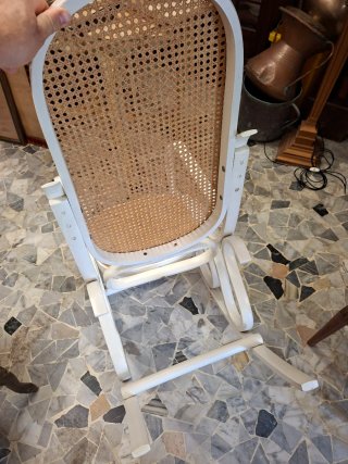 Sedia a dondolo vintage Thonet rattan e legno