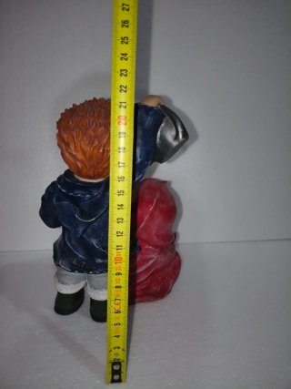 Figura de niños con paraguas