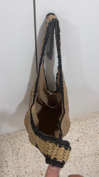 Bolso de rafia beige y negro
