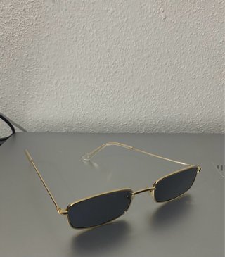 Gafas de sol sin graduar rectangulares doradas