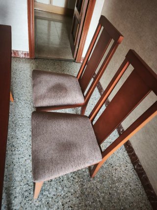 Mesa de comedor extensible de madera con 4 sillas