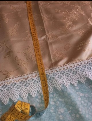 Tovaglia oro con pizzo