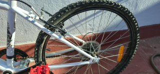 Bicicleta Btwin Blanca. Niño de 11 a 13 años.