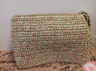 Bolso de rafia con flecos