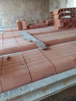 Busco albañil y peon