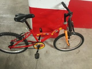 Bicicleta infantil roja