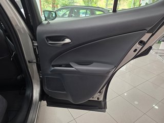 Lexus UX 2.0 250h Business