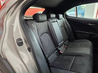 Lexus UX 2.0 250h Business