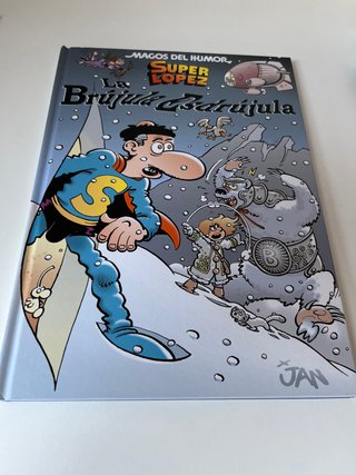 Superlopez. La brujula esdrujula