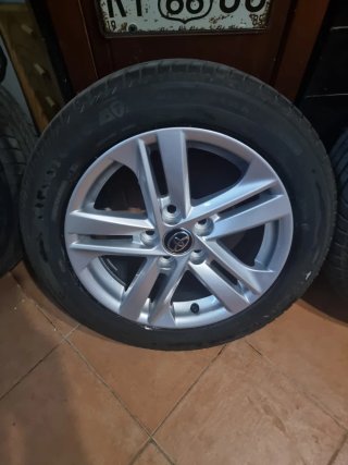 Llantas y Neumáticos Toyota mas tornillos
