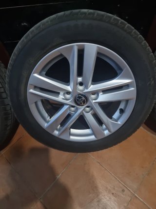 Llantas y Neumáticos Toyota mas tornillos