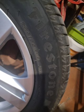 Llantas y Neumáticos Toyota mas tornillos