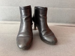 Botines de piel Clark negros