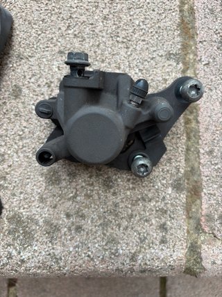 Radiador NMAX con mangueras y protector, depósito