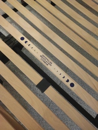 Cama articulada con barandillas