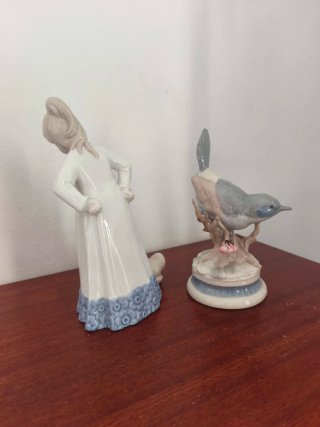 Lote 2 figuras porcelana vintage niña y pájaro