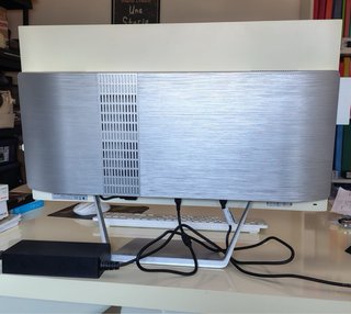 PC all-in-one 27" 2021 come nuovo + gadget