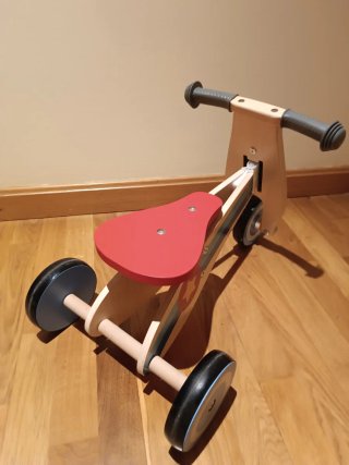 Triciclo de madera para niños