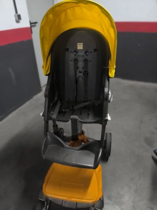 Passeggino per bambini con fodere arancioni