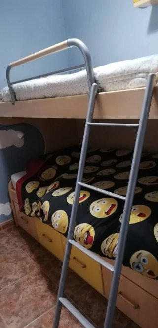 Litera con cajones y escalera