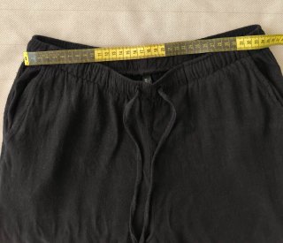Pantalón negro efecto lino Stradivarius Talla M