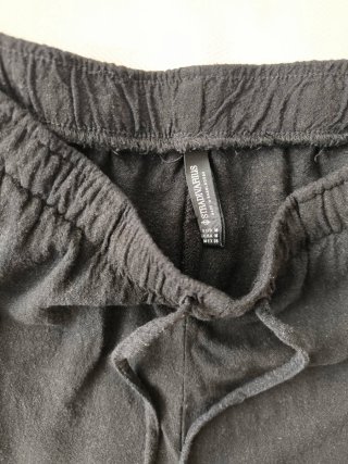 Pantalón negro efecto lino Stradivarius Talla M