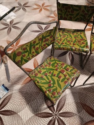 Mini Sedie Decorative Antiche per Bambole in Offerta
