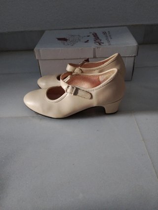 Zapatos Flamenca Tacón Beige niña. Talla 32