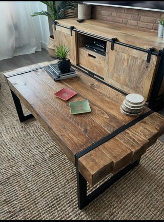 Mesa de centro de madera.