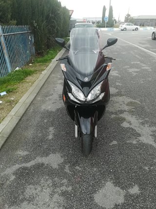 Yamaha Maxi Scooter Negra