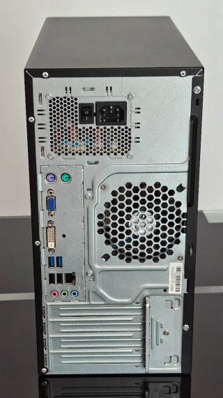 PC FUJITSU Intel i3 240GB SSD 8GB RAM  Windows 11