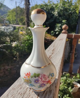Botella de porcelana decorada