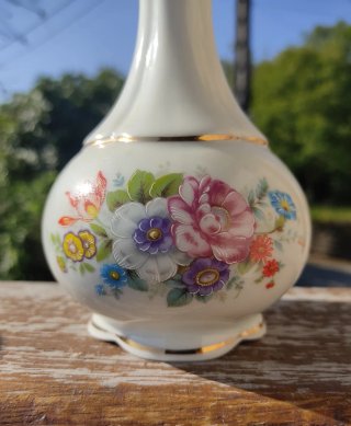 Botella de porcelana decorada