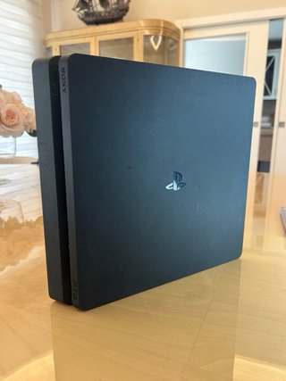Console PS4 nera + 5 giochi + 2 controller