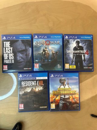 Console PS4 nera + 5 giochi + 2 controller