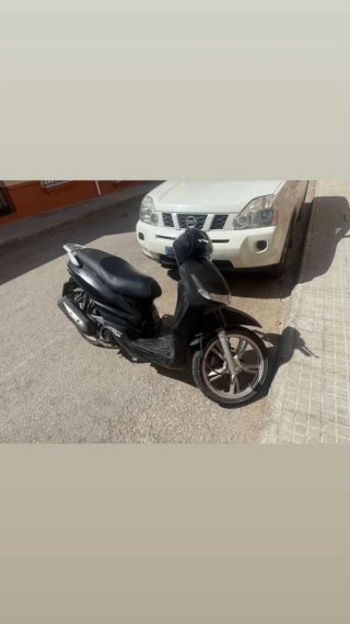 Peugeot Tweet 125 Scooter Negra !!!NEGOCIABLE!!!