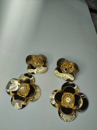 E559 Orecchini fiore filigrana inox oro pendenti