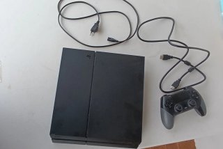 PlayStation 4 PS4 1TB + Mando + Cableado