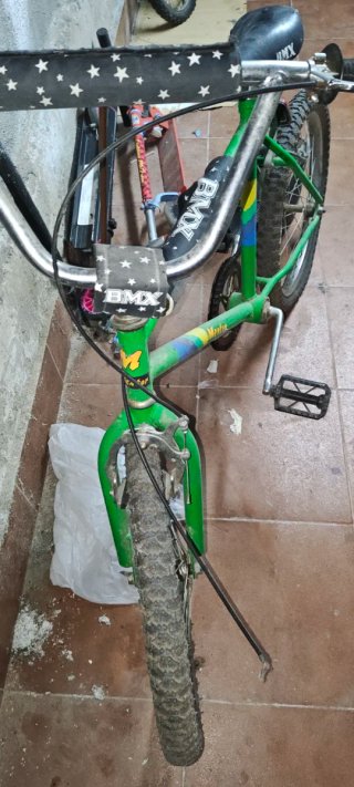 Bicicleta BMX verde