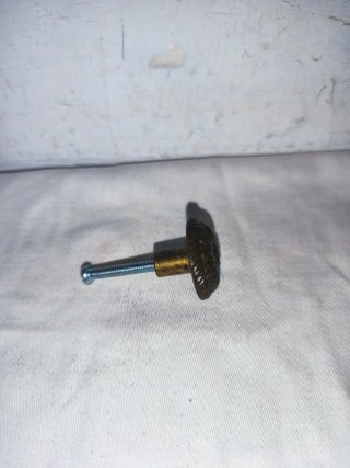 Tirador antiguo bronce repujado flor