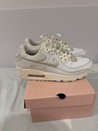 Zapatillas Nike Air Max Blancas y Doradas