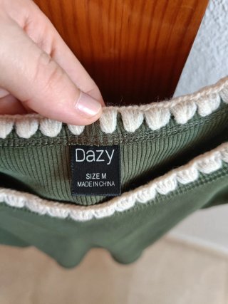Camiseta Dazy verde M con crochet