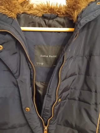 Plumas Zara azul con capucha y pelo