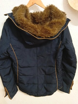 Plumas Zara azul con capucha y pelo