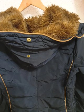 Plumas Zara azul con capucha y pelo