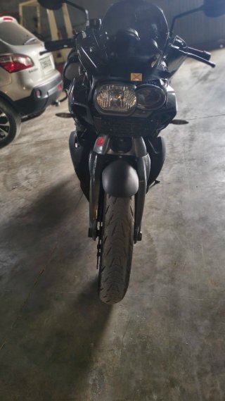 BMW K 1300 R Negra