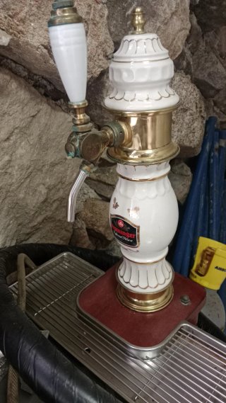 Grifo de Cerveza Dorado y Blanco