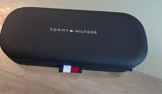 Gafas de sol Tommy Hilfiger negras.     TH 1777